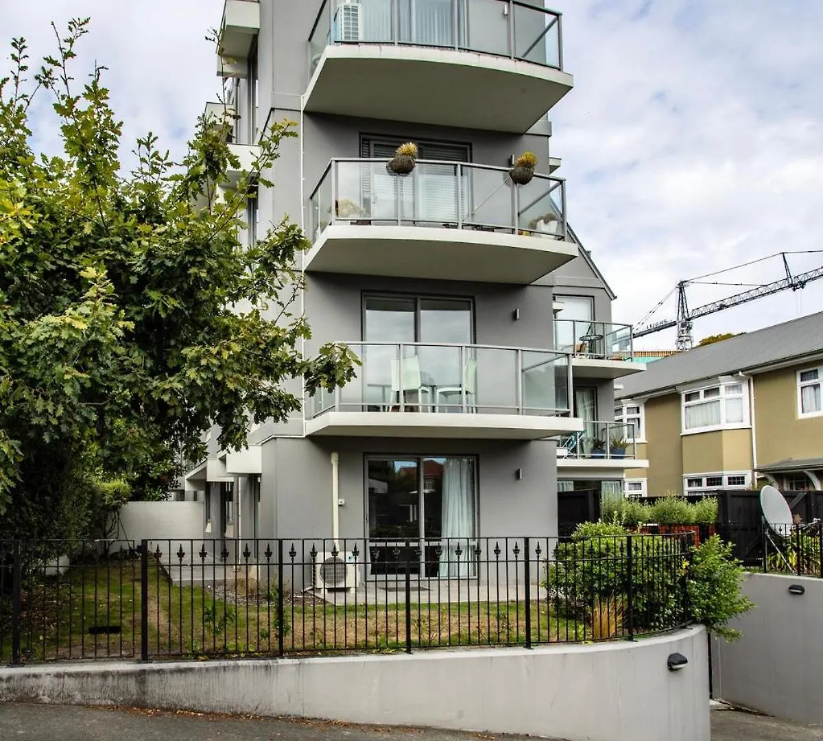 City Living By Riverside Market And The Hospital Christchurch Apartment